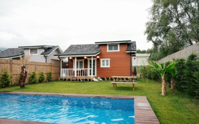 How to Keep Pool Decks Safer With Artificial Turf